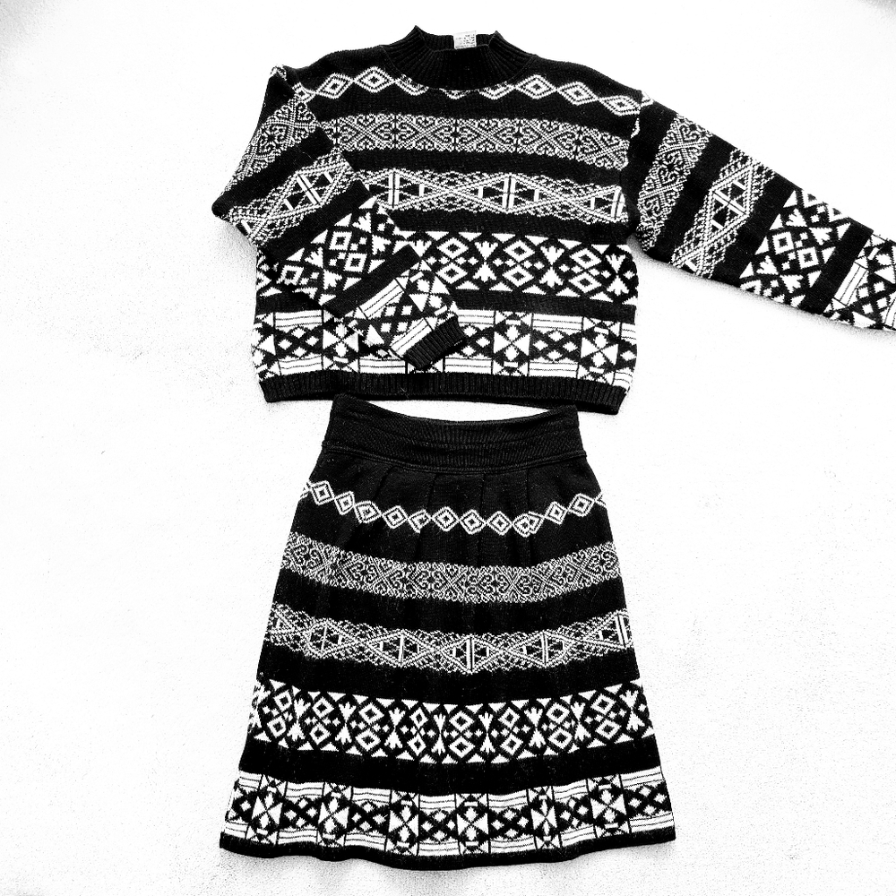 Kookaï wool skirt & sweater navy and white